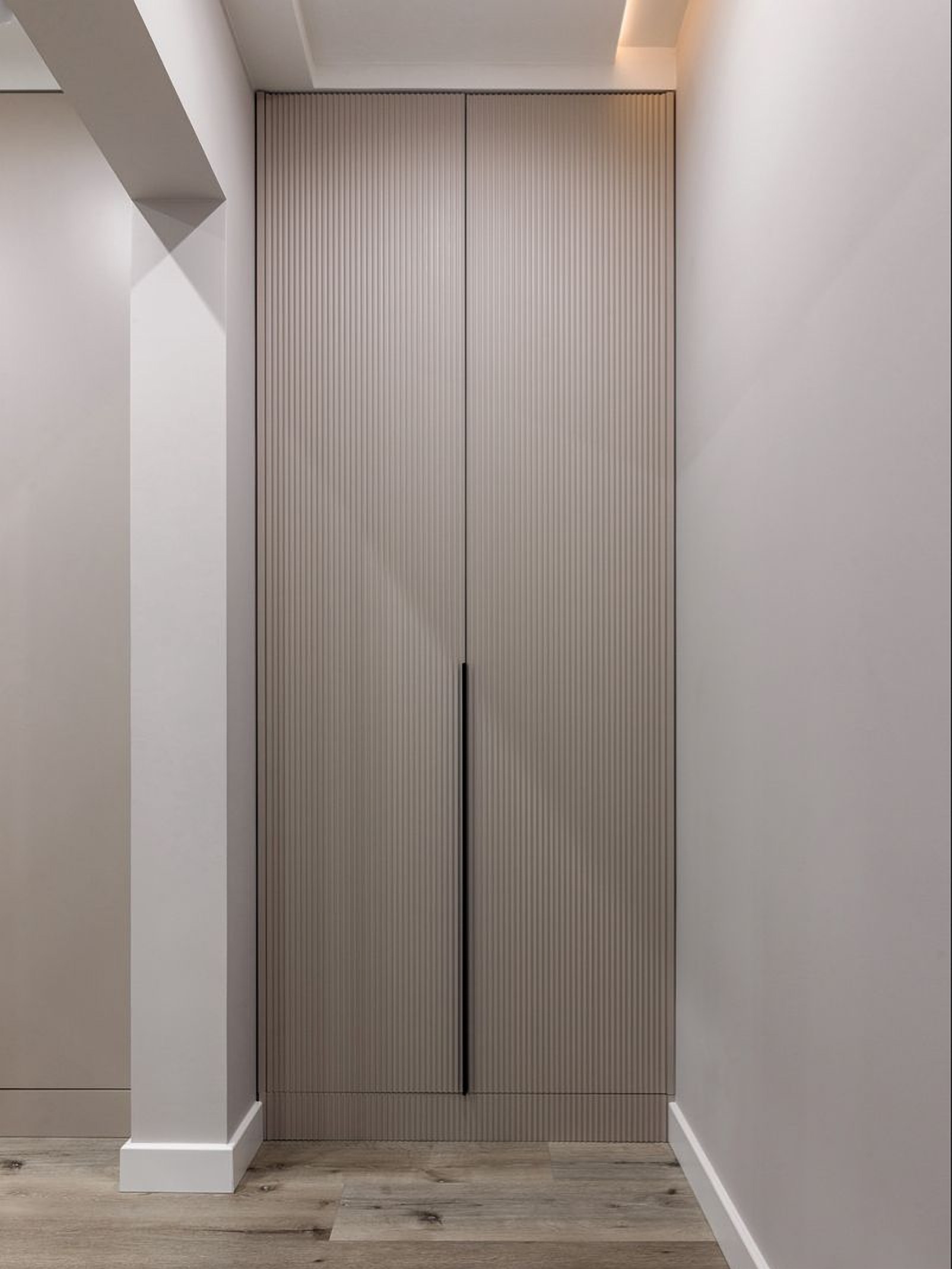 Vignola two-door wardrobe