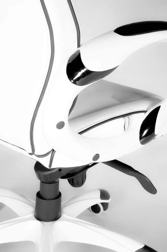 Mustang X (white) — photo 3