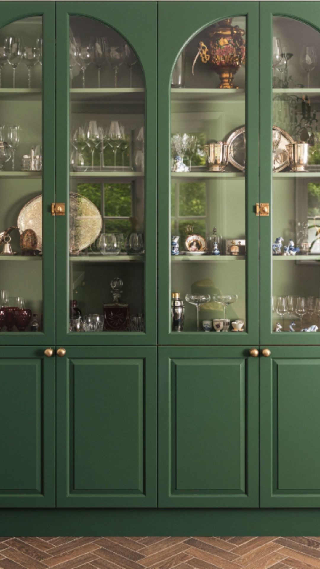Ronya display cabinet