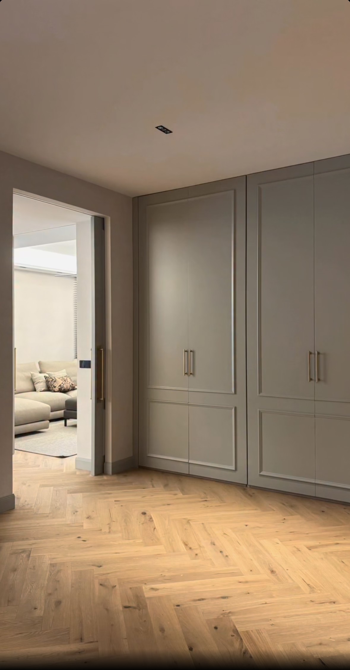Erice Full-Height Wardrobe