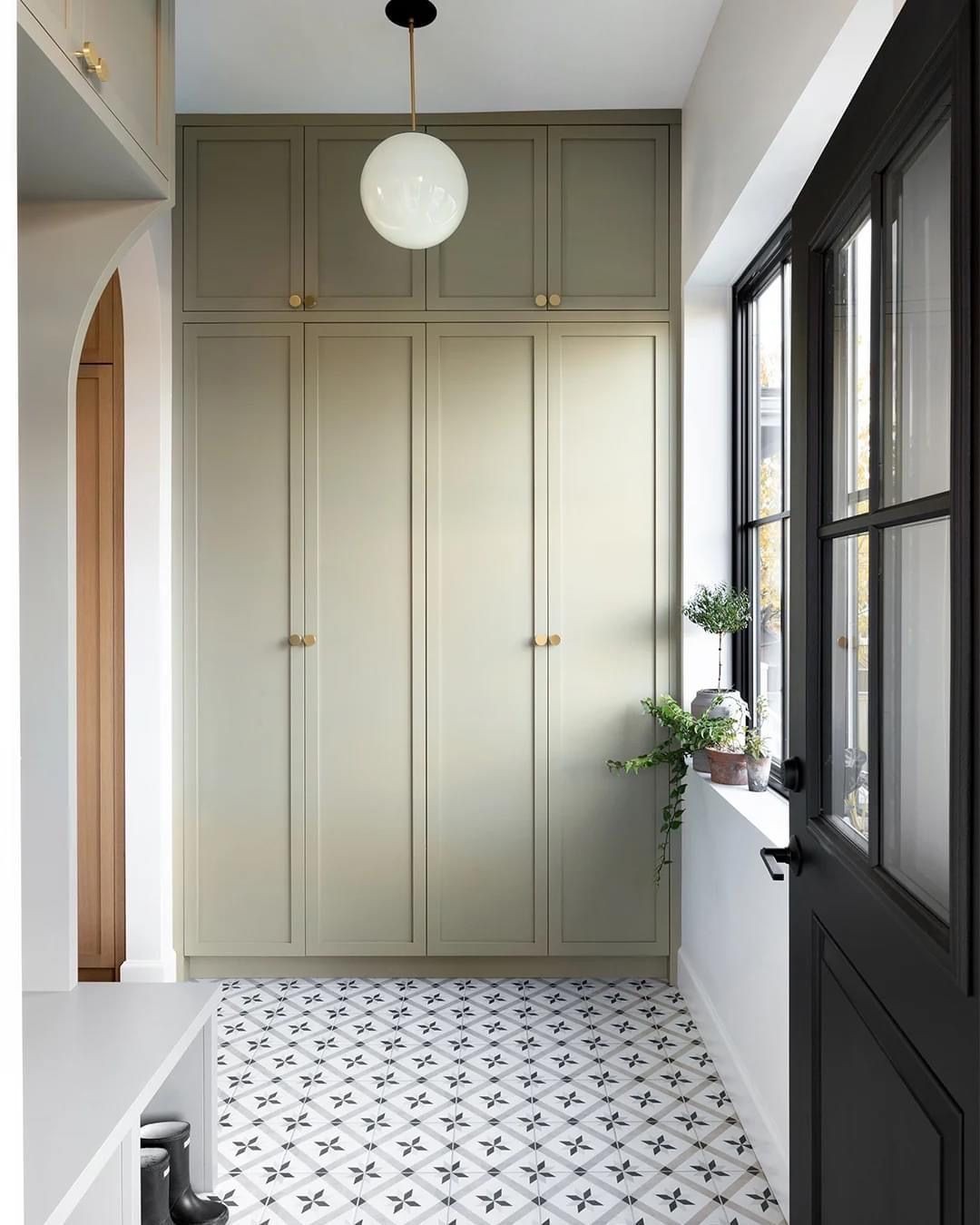 Caltanissetta Full-Height Wardrobe