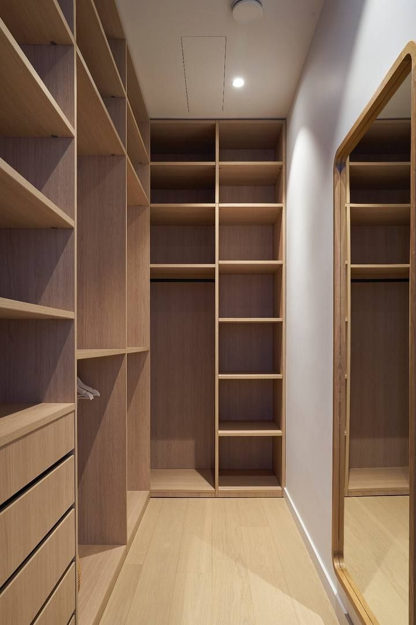 Samokov Corner Walk-In Wardrobe