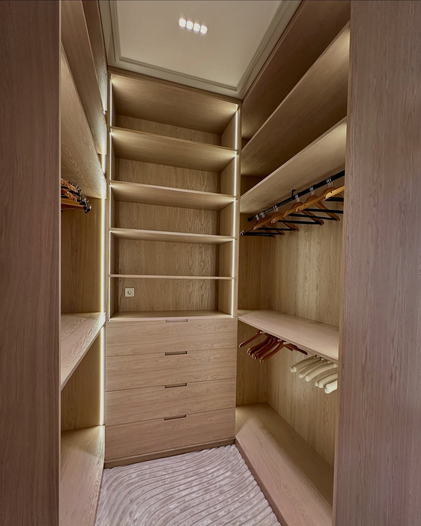 Zoldo corner wardrobe