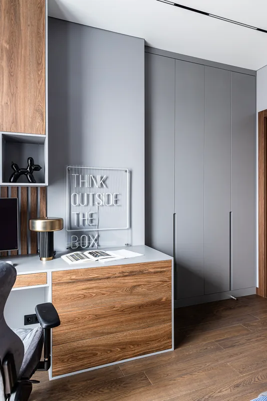 Floor-to-ceiling wardrobes and desk with pedestal